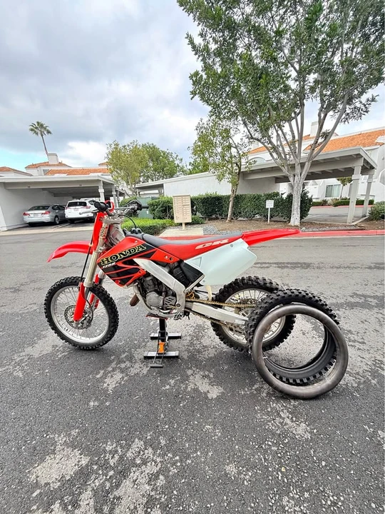 2001 Honda CR - Image 2 of 6