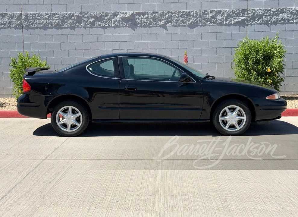 2001 Oldsmobile Alero - Image 2 of 14