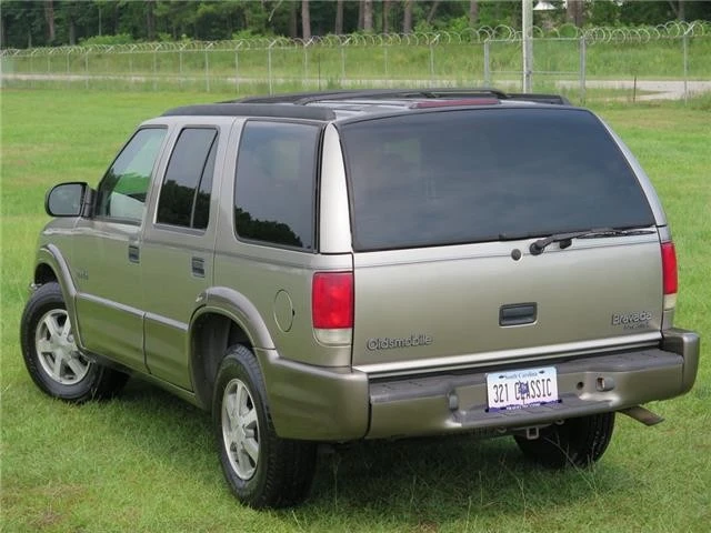 2001 Oldsmobile Bravada - Image 2 of 4