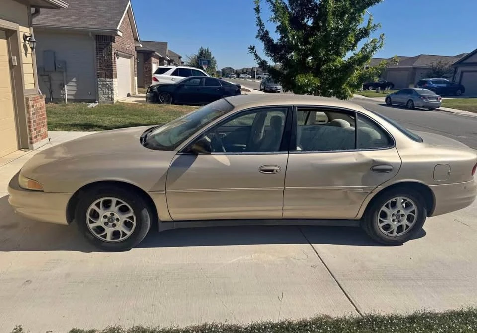2001 Oldsmobile - Image 2 of 7