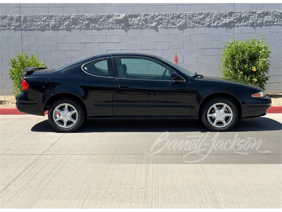 2001 Oldsmobile Alero - Image 2 of 5