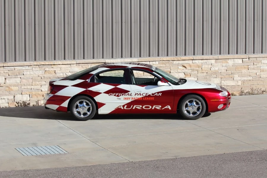 2001 Oldsmobile Aurora - Image 2 of 12
