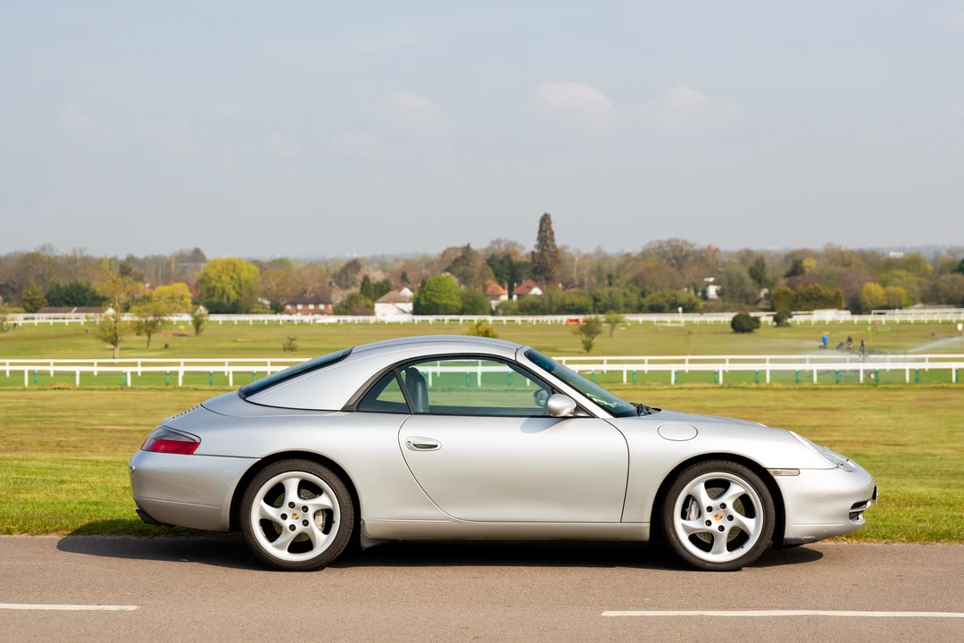 2001 Porsche 996 Carrera 4 - Image 9 of 31