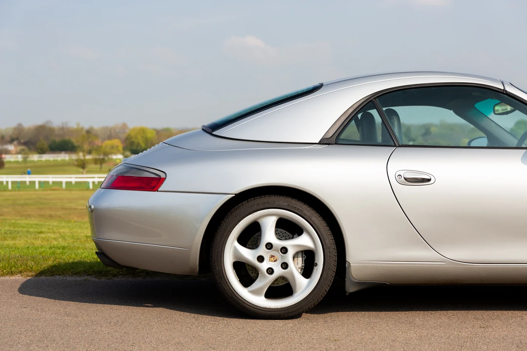 2001 Porsche 996 Carrera 4 - Image 23 of 31