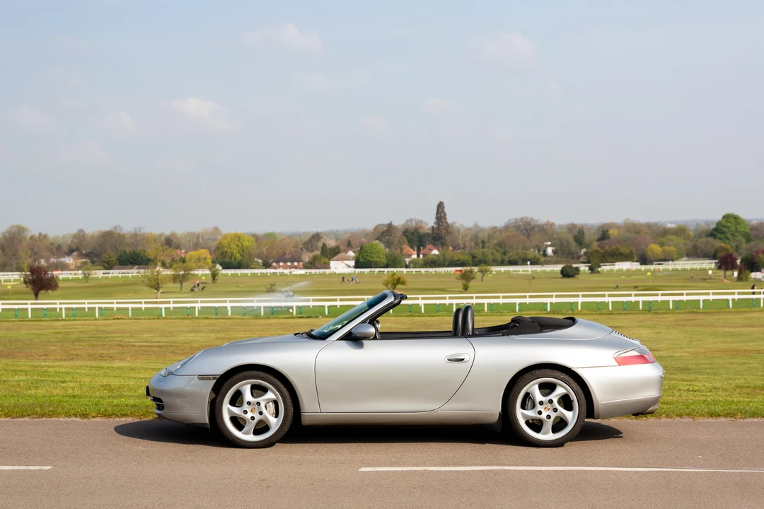 2001 Porsche 996 Carrera 4 - Image 5 of 31
