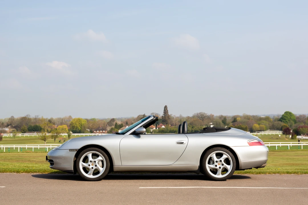 2001 Porsche 996 Carrera 4 - Image 16 of 31