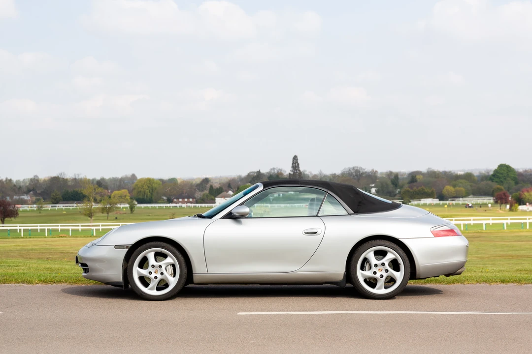 2001 Porsche 996 Carrera 4 - Image 17 of 31