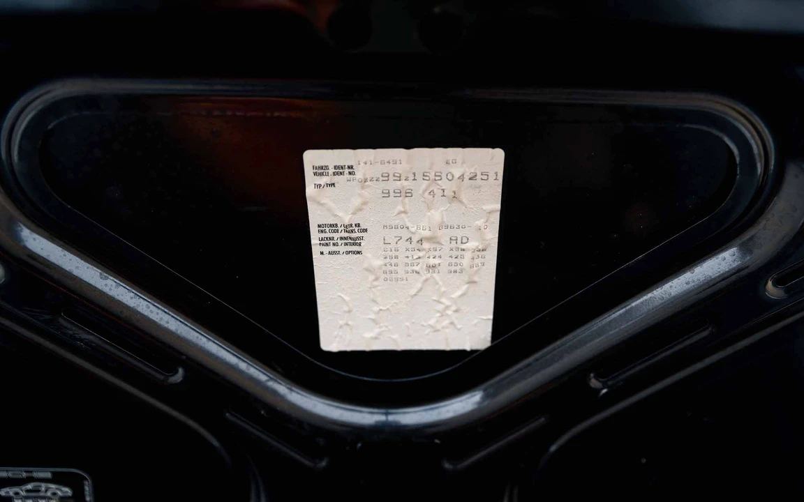 2001 Porsche 996 Carrera 4 - Image 26 of 31