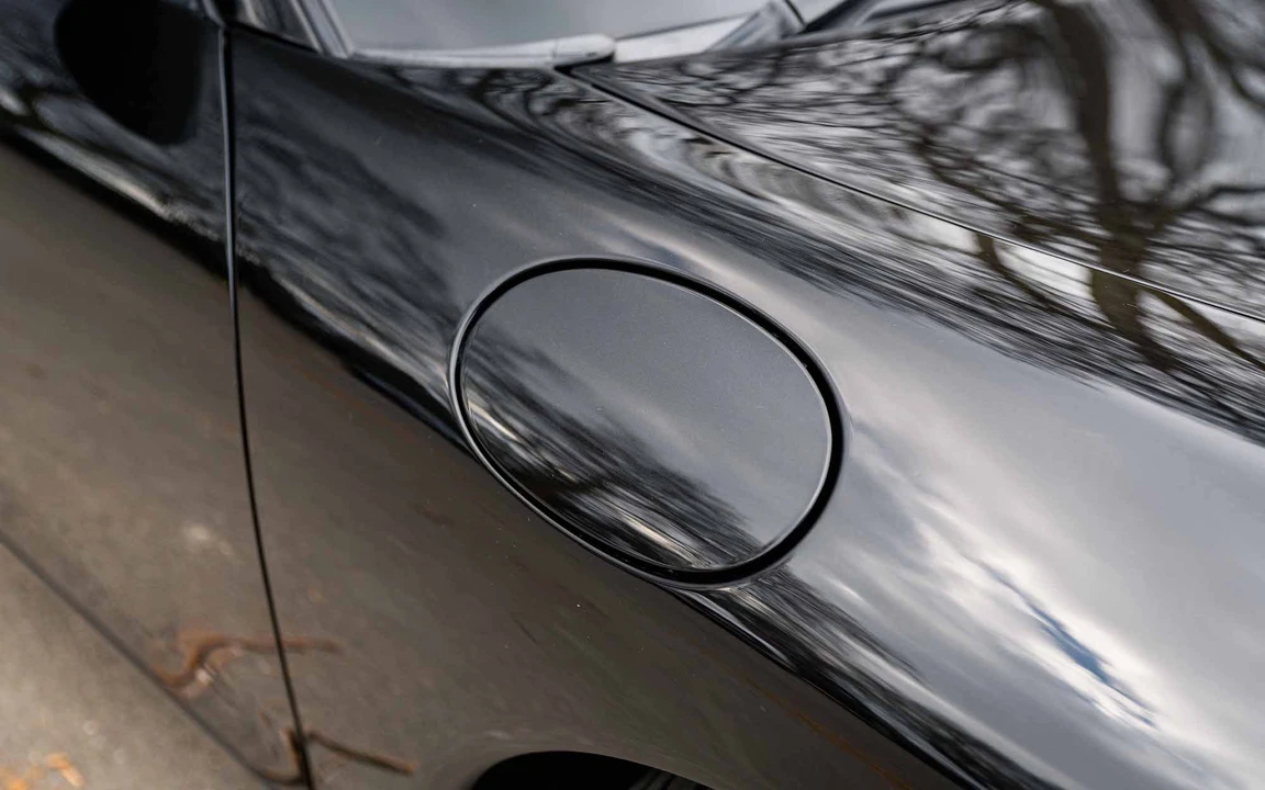 2001 Porsche 996 Carrera 4 - Image 27 of 31