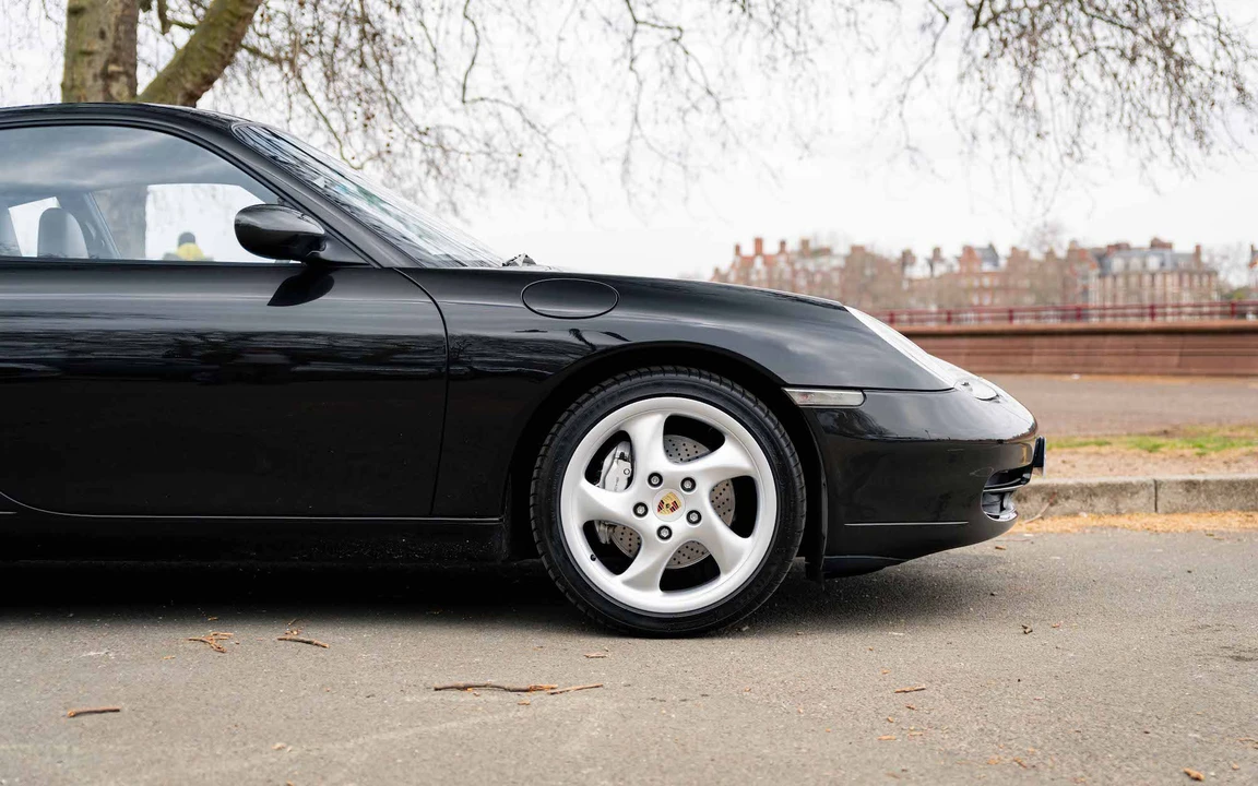 2001 Porsche 996 Carrera 4 - Image 21 of 31