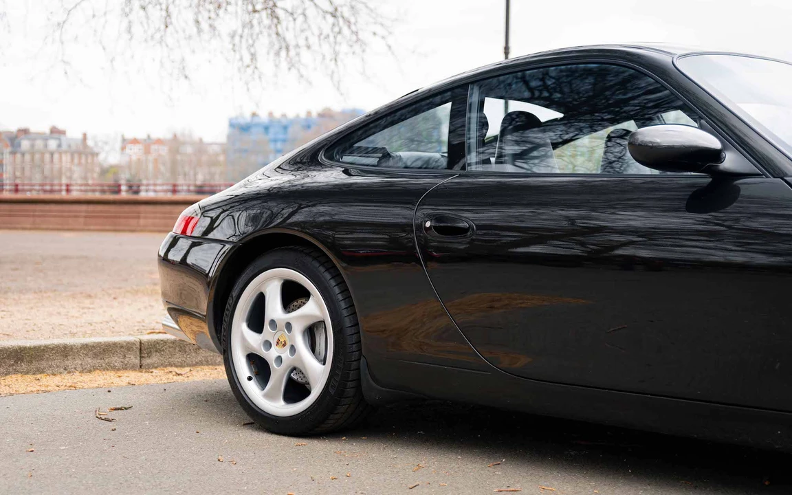 2001 Porsche 996 Carrera 4 - Image 22 of 31