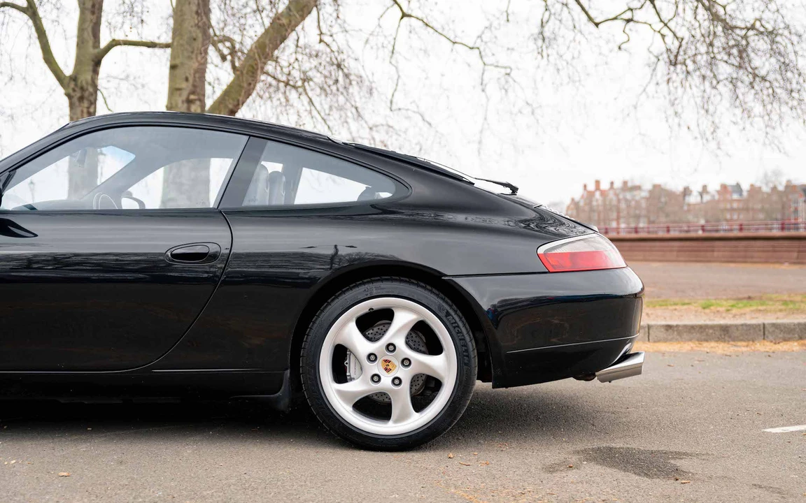 2001 Porsche 996 Carrera 4 - Image 19 of 31