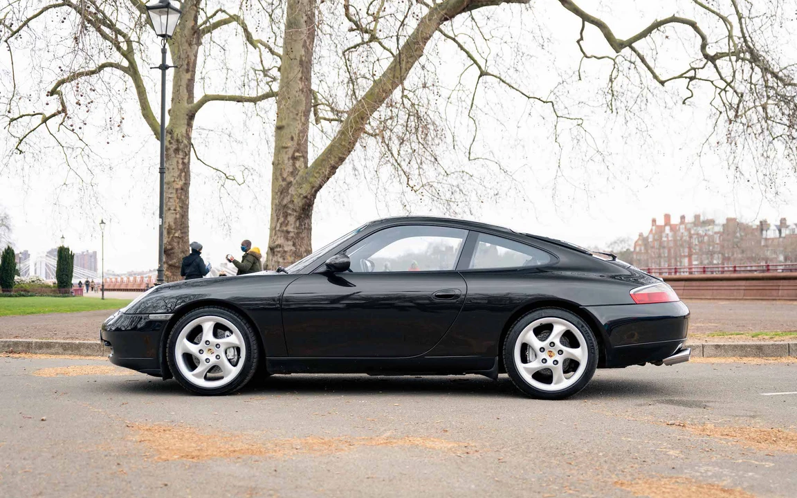 2001 Porsche 996 Carrera 4 - Image 15 of 31