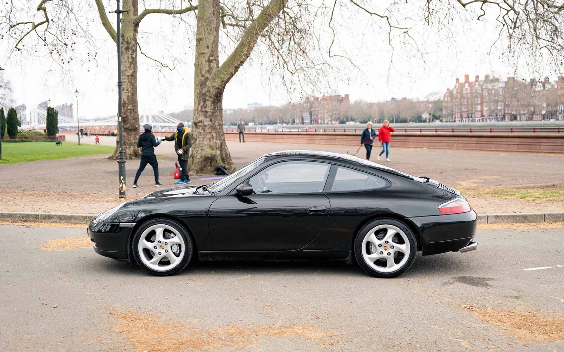 2001 Porsche 996 Carrera 4 - Image 16 of 31