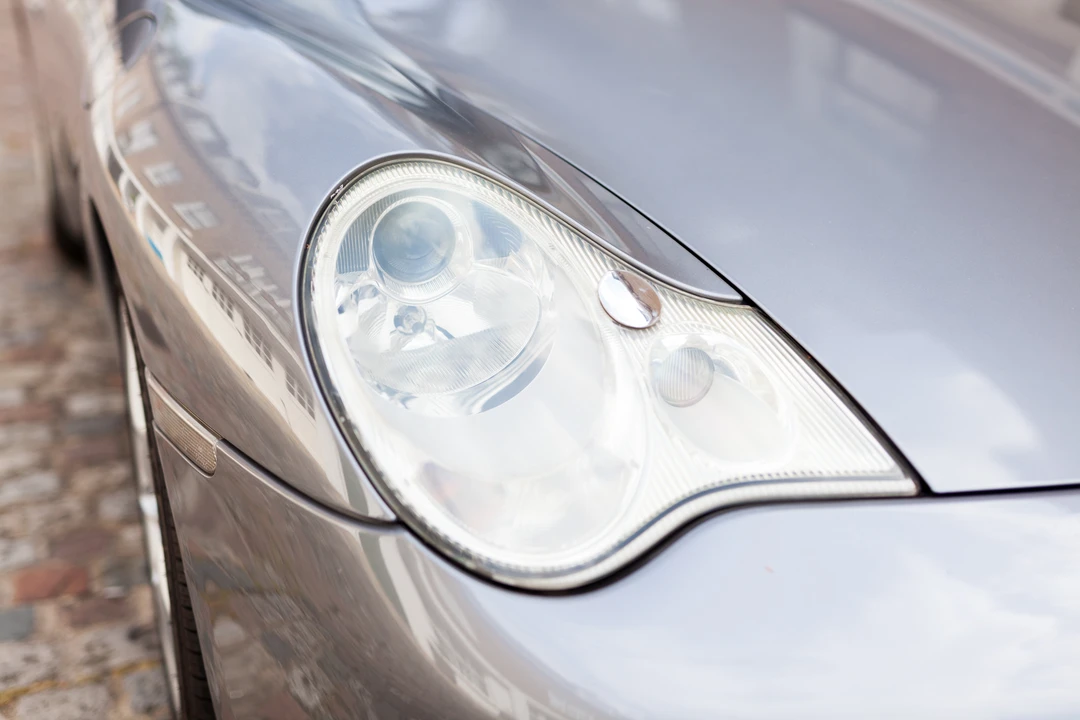 2001 Porsche 996 Carrera 4 - Image 4 of 31