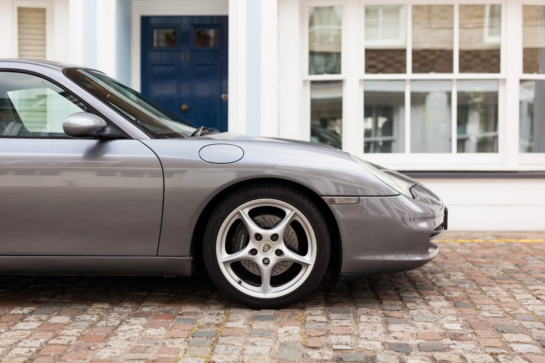 2001 Porsche 996 Carrera 4 - Image 11 of 31