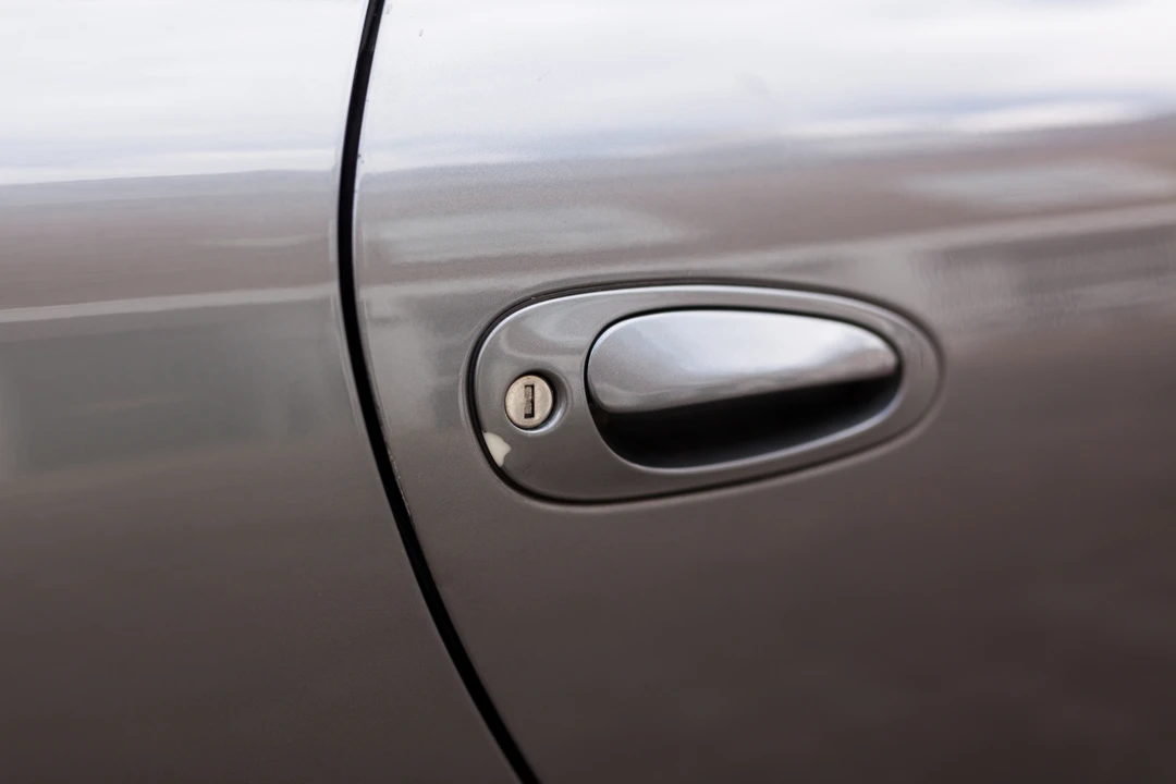 2001 Porsche 996 Carrera 4 - Image 15 of 31