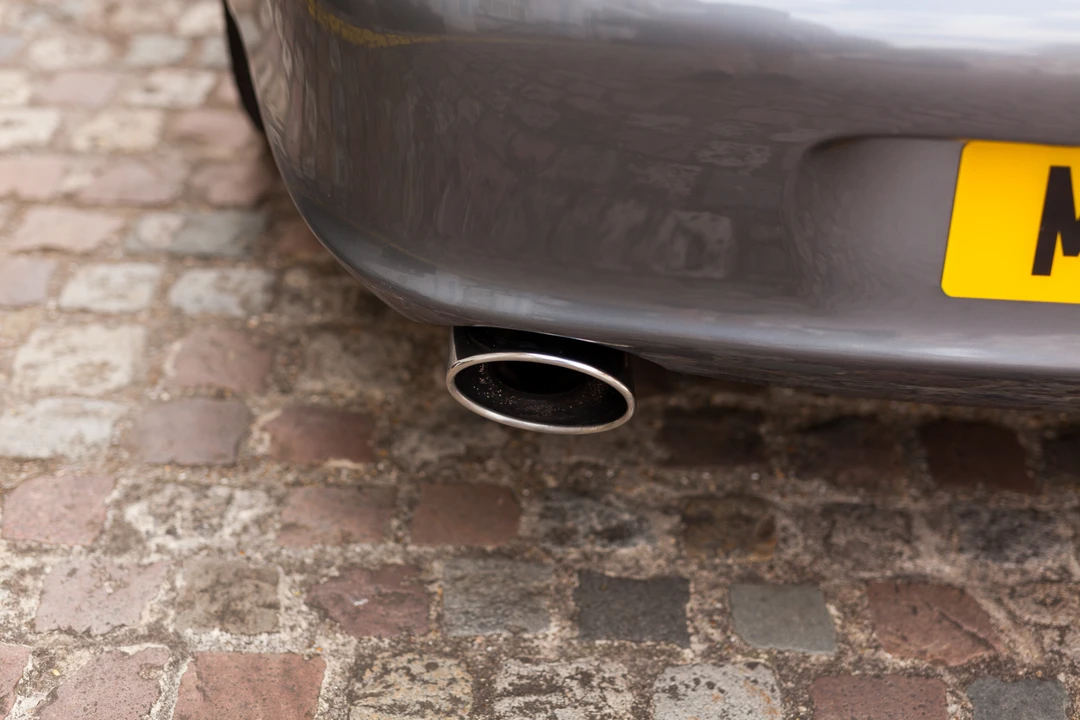 2001 Porsche 996 Carrera 4 - Image 25 of 31
