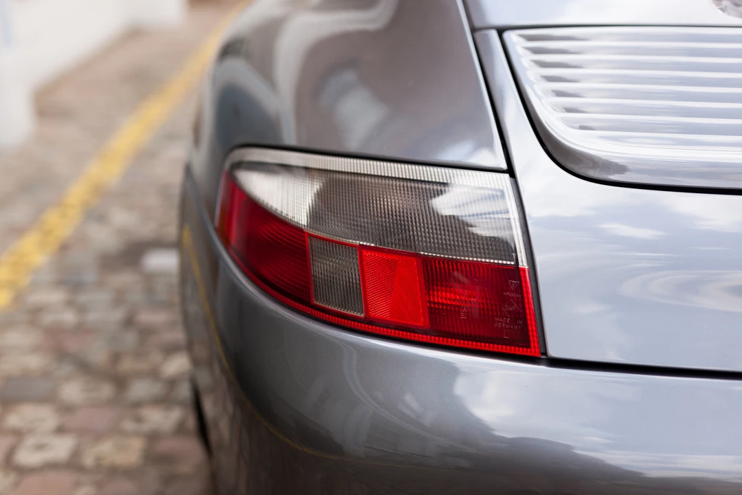 2001 Porsche 996 Carrera 4 - Image 26 of 31