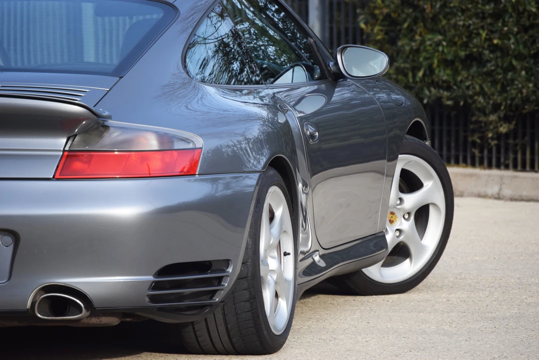 2001 Porsche 996 Turbo - Image 9 of 31
