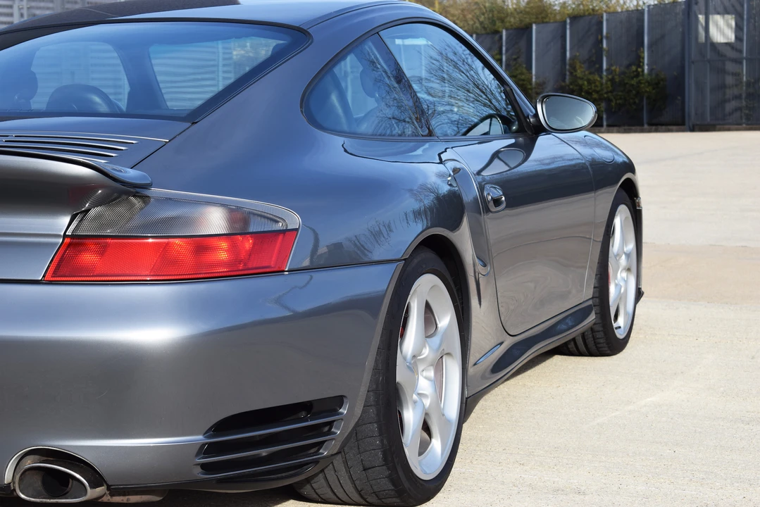 2001 Porsche 996 Turbo - Image 17 of 31