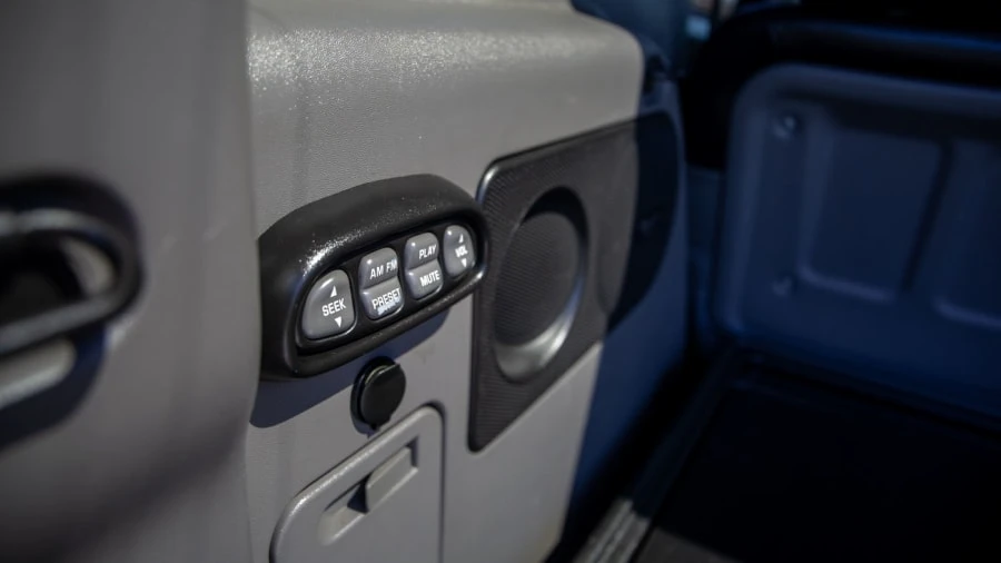2001 Pontiac Aztek - Image 18 of 28