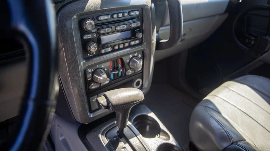 2001 Pontiac Aztek - Image 13 of 28