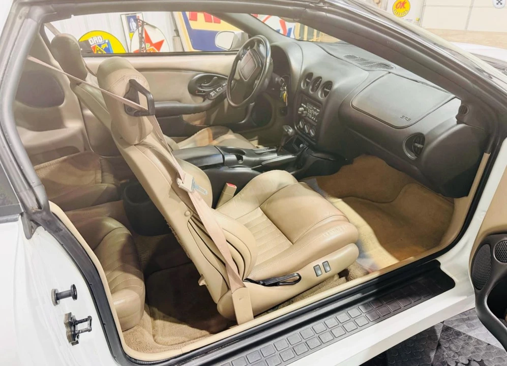 2001 Pontiac Firebird 4th Gen - Image 16 of 31