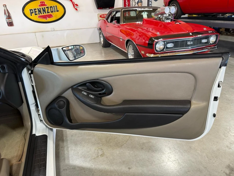 2001 Pontiac Firebird 4th Gen - Image 19 of 31