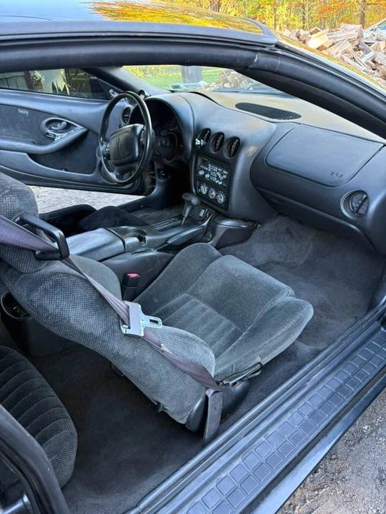 2001 Pontiac Firebird Formula 4th Gen - Image 10 of 15