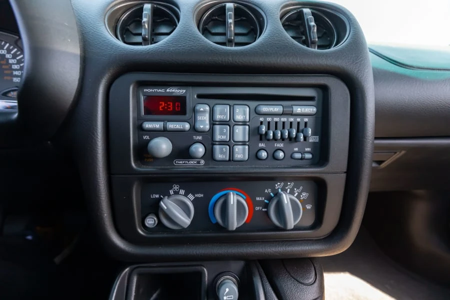 2001 Pontiac Firebird 4th Gen - Image 17 of 28