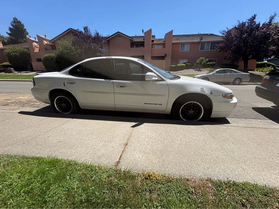 2001 Pontiac Grand Prix 3rd+ Gen - Image 2 of 4