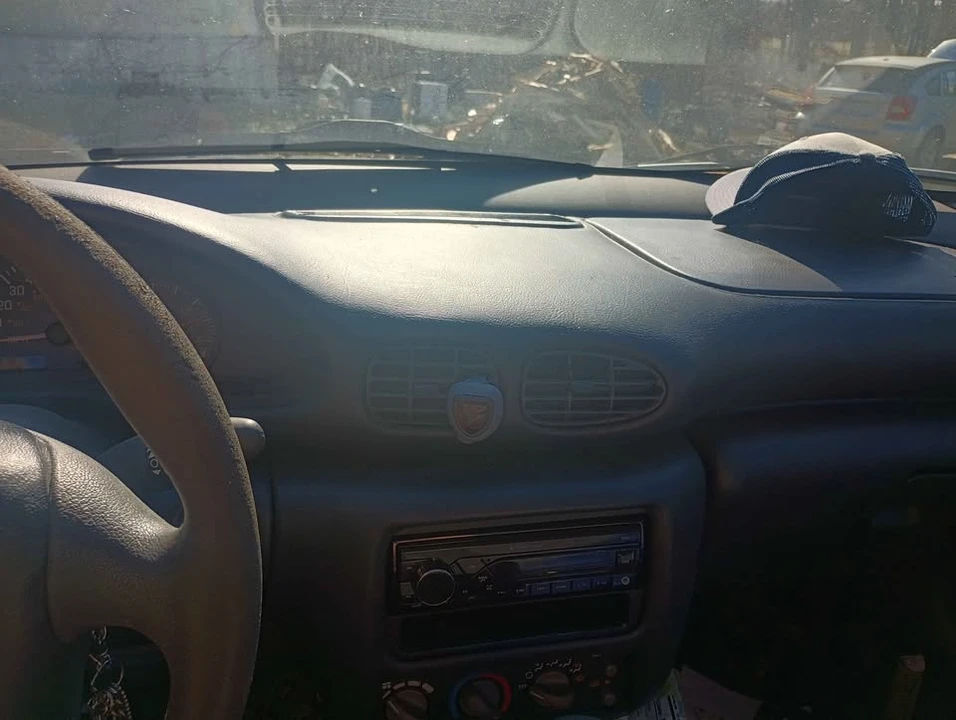 2001 Pontiac Sunfire - Image 7 of 8