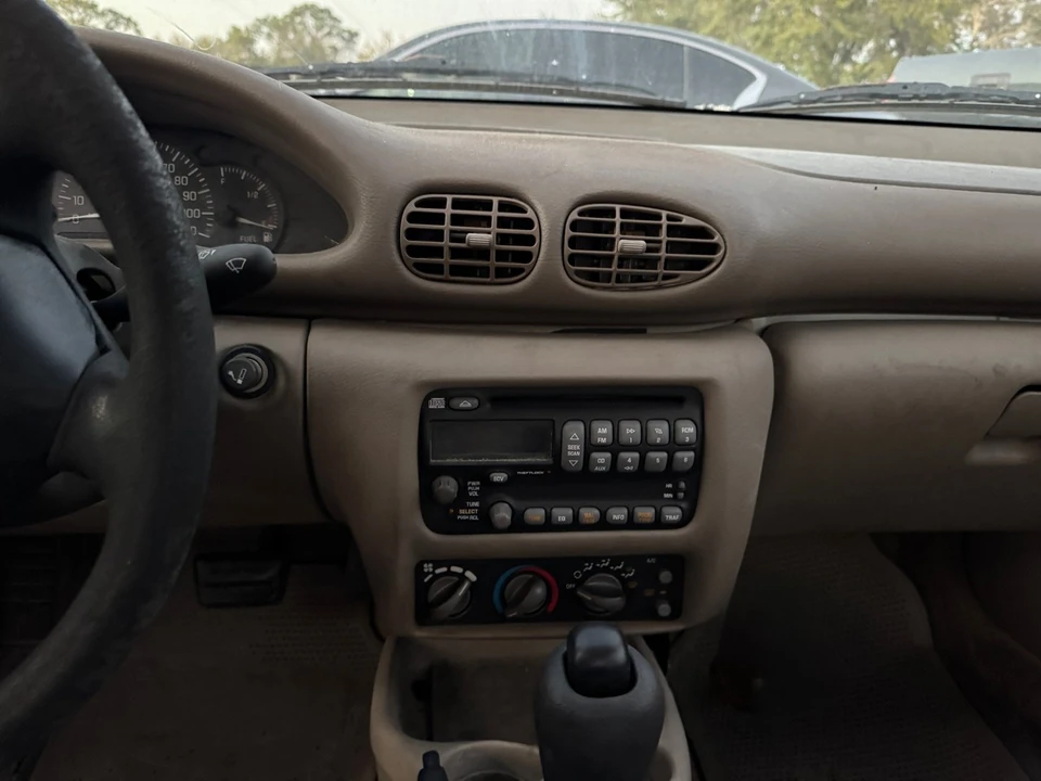 2001 Pontiac Sunfire - Image 8 of 9