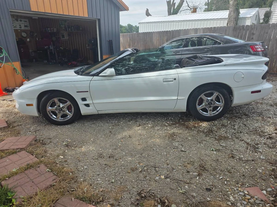 2001 Pontiac Firebird 4th Gen - Image 2 of 13