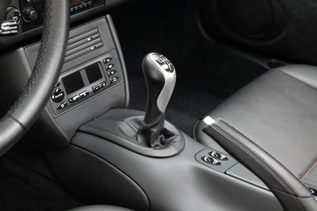 2001 Porsche 996 Carrera - Image 22 of 31