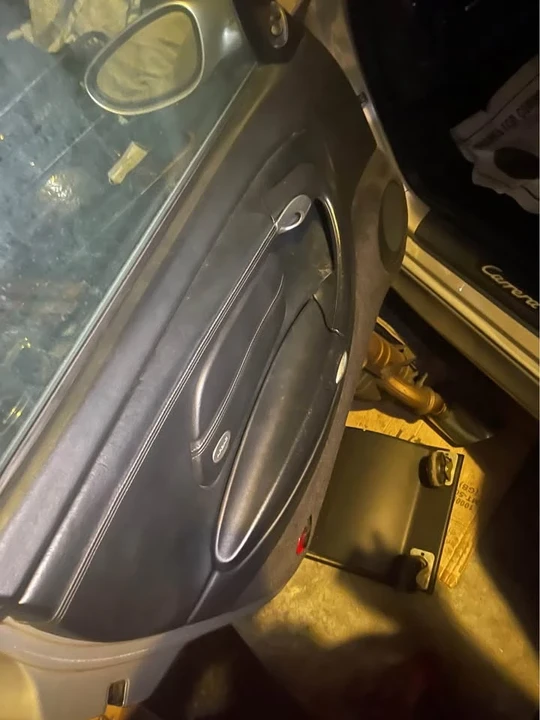 2001 Porsche 996 Carrera 4 - Image 7 of 10