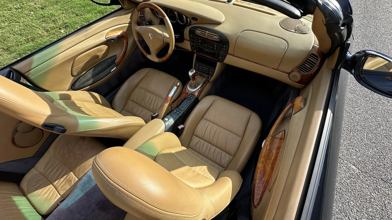 2001 Porsche 996 Carrera - Image 19 of 31