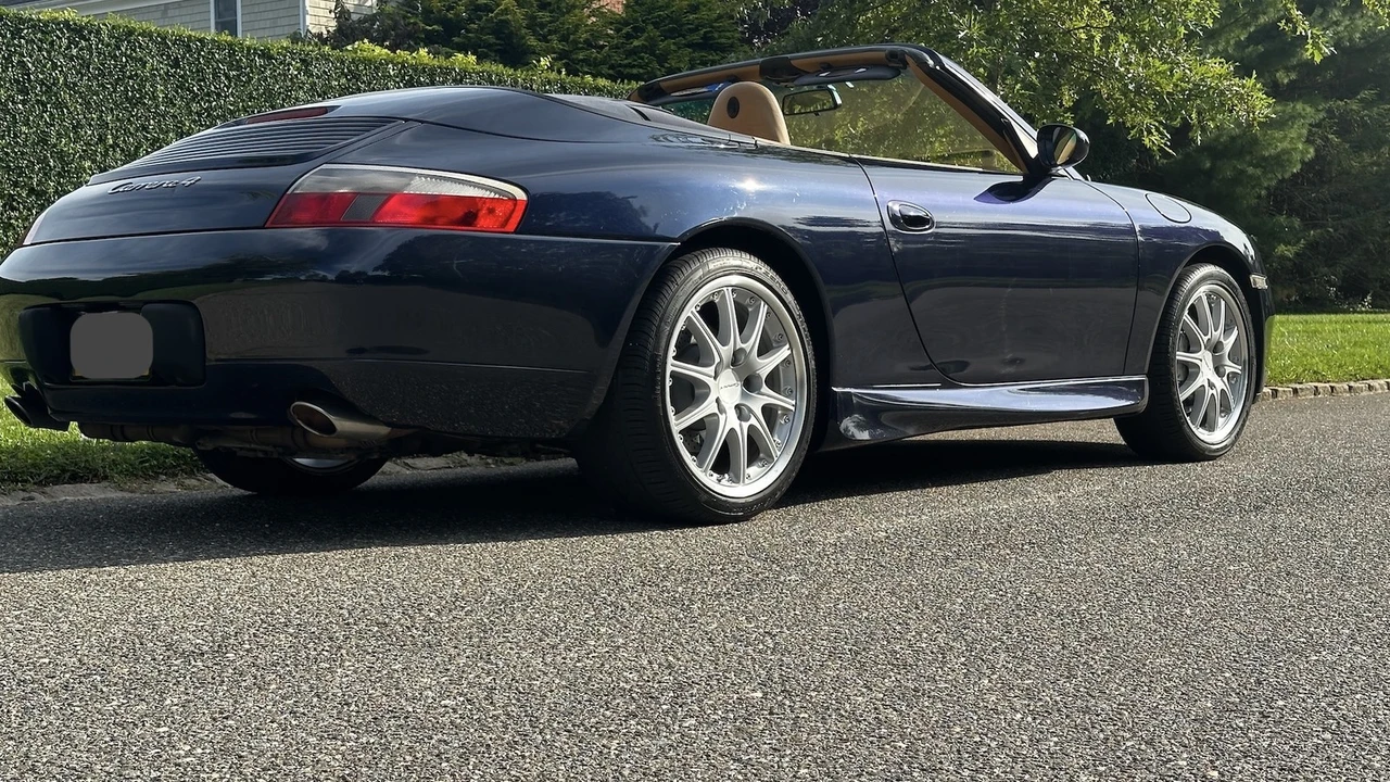 2001 Porsche 996 Carrera - Image 11 of 31