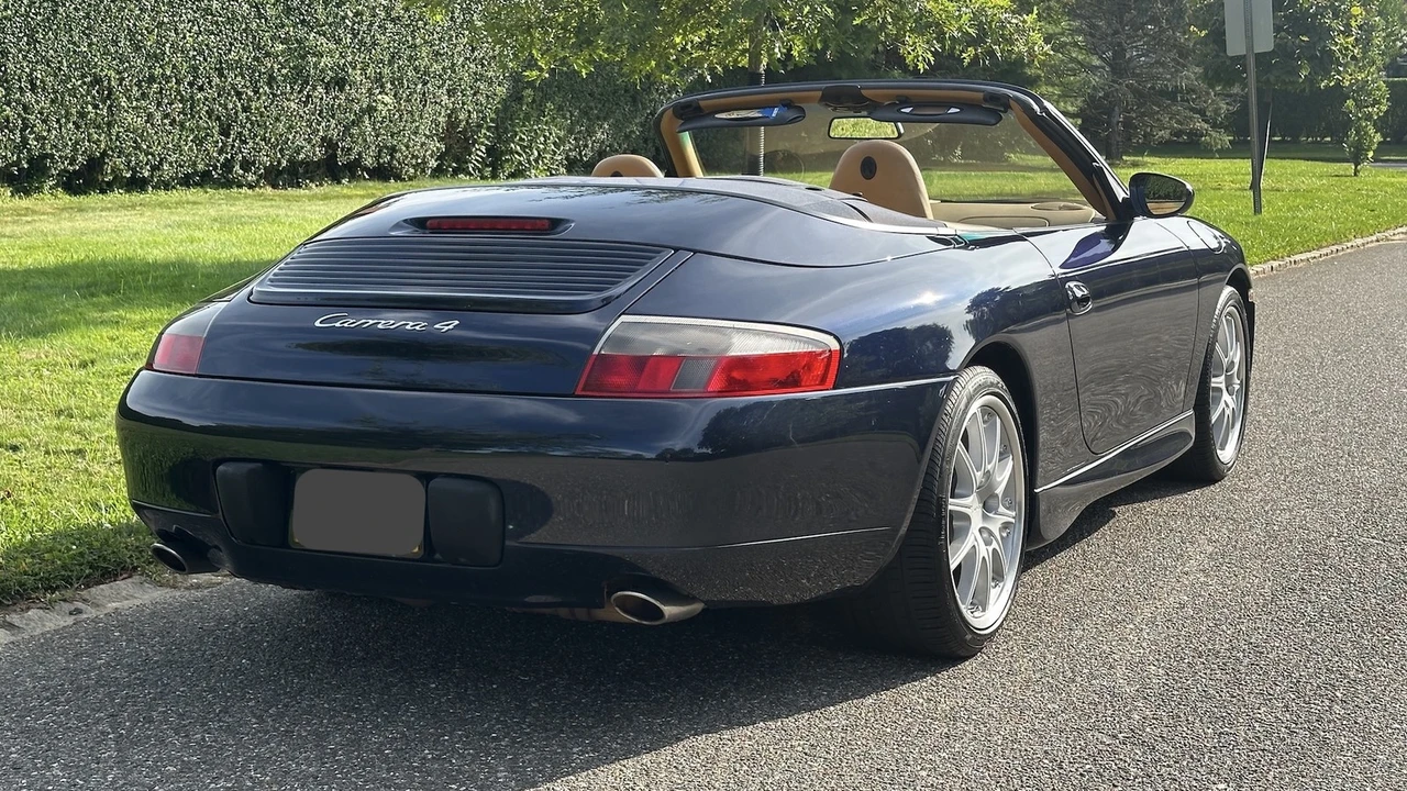 2001 Porsche 996 Carrera - Image 10 of 31