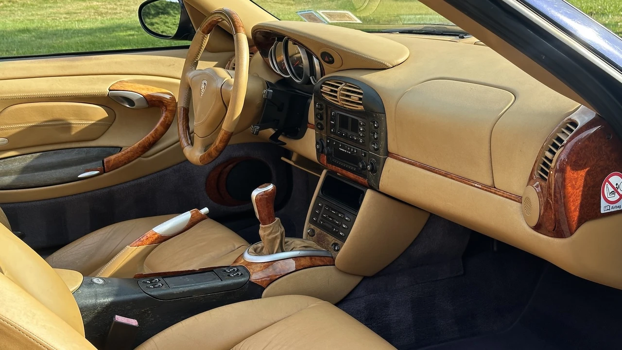 2001 Porsche 996 Carrera - Image 25 of 31