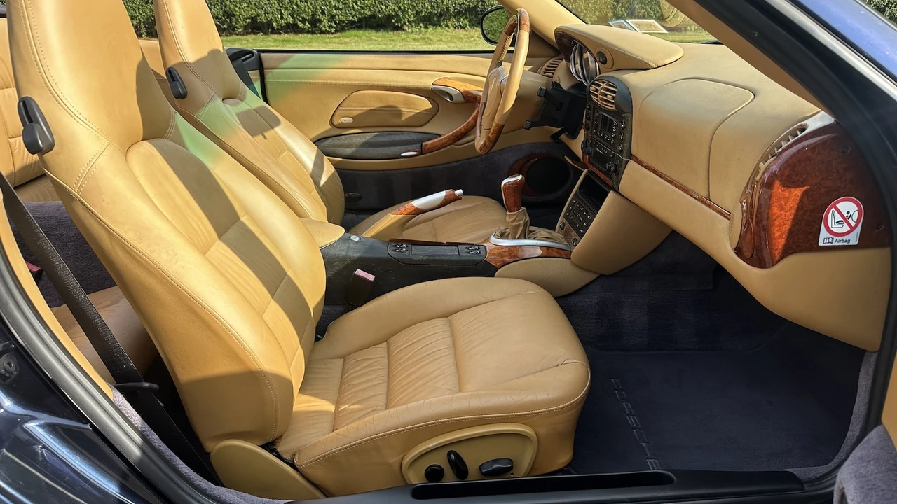 2001 Porsche 996 Carrera - Image 27 of 31