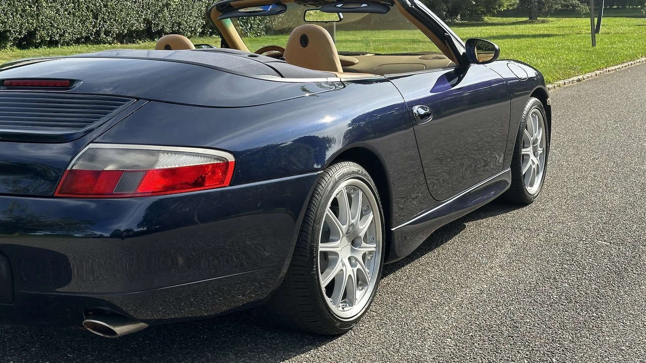 2001 Porsche 996 Carrera - Image 12 of 31