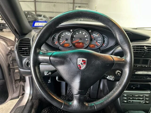 2001 Porsche 996 Carrera - Image 26 of 31