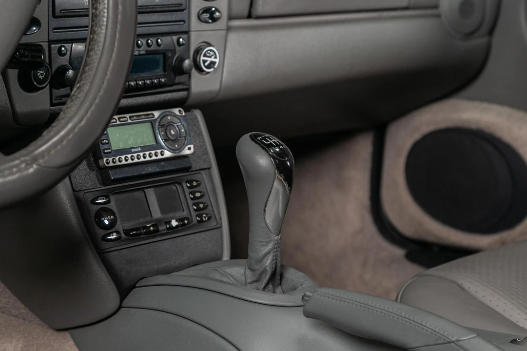 2001 Porsche 996 Carrera - Image 27 of 31