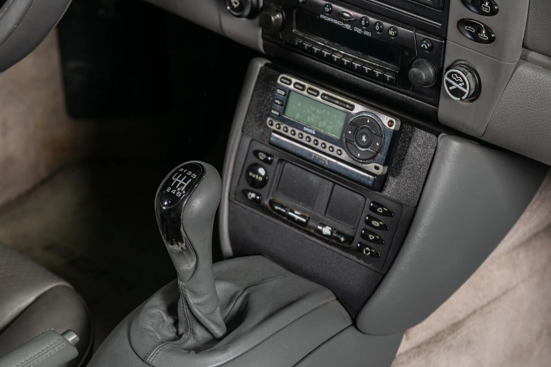 2001 Porsche 996 Carrera - Image 16 of 31