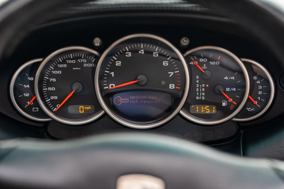 2001 Porsche 996 Carrera - Image 25 of 30