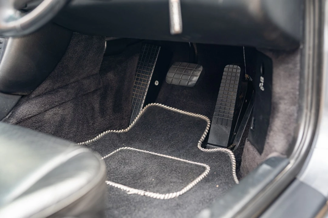 2001 Porsche 996 Carrera - Image 24 of 30