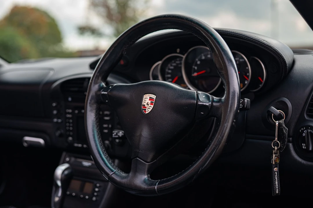 2001 Porsche 996 Carrera - Image 17 of 30