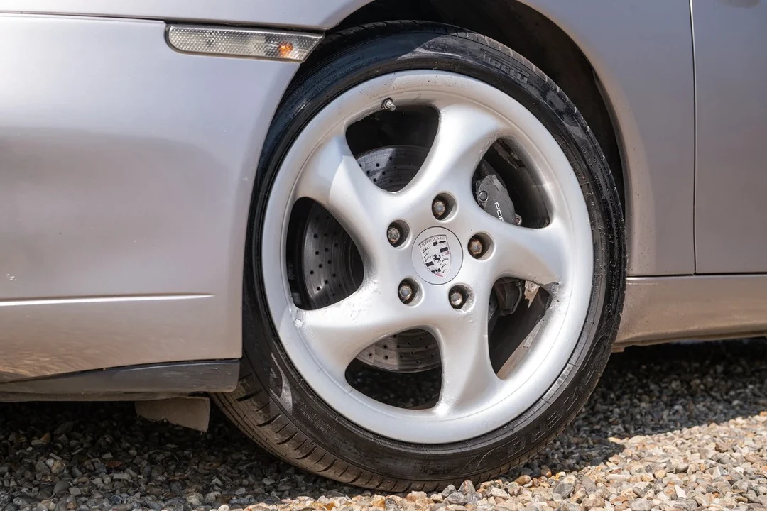 2001 Porsche 996 Carrera - Image 29 of 31